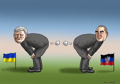 Cartoon: DUELL POROSCHENKO-PLOTNIZKI (medium) by marian kamensky tagged donezk,plotnizkiiflugzeugabschuss,poroschenko,duell,schmidt,helmut,timoschenko,bürgerkrieg,gewalt,demokratie,janukowitsch,ukraine,klitsccko,vitali,vitali,klitsccko,ukraine,janukowitsch,demokratie,gewalt,bürgerkrieg,timoschenko,helmut,schmidt,duell,poroschenko,plotnizkiiflugzeugabschuss,donezk