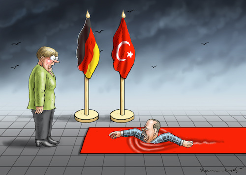 ERDOGAN KOMMT ANGESCHWOMMEN