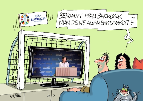 Cartoon: Baerbock im Tor (medium) by RABE tagged fußball,fussball,bundesliga,meistertitel,fußballer,bayern,münchen,bayer,leverkusen,rabe,ralf,böhme,cartoon,karikatur,pressezeichnung,frabcartoon,tagescartoon,schild,meister,schuß,ecke,eckball,sport,em,europameisterschaft,annalena,baerbock,außenministerin,israel,hamas,rede,aufmerksamkeit,fußball,fussball,bundesliga,meistertitel,fußballer,bayern,münchen,bayer,leverkusen,rabe,ralf,böhme,cartoon,karikatur,pressezeichnung,frabcartoon,tagescartoon,schild,meister,schuß,ecke,eckball,sport,em,europameisterschaft,annalena,baerbock,außenministerin,israel,hamas,rede,aufmerksamkeit