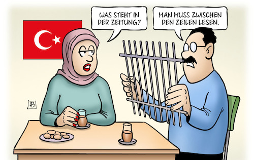 Cartoon: Pressefreiheit Türkei (medium) by Harm Bengen tagged pressefreiheit,türkei,zeitung,zeilen,lesen,gefängnis,deniz,yücel,reporter,harm,bengen,cartoon,karikatur,pressefreiheit,türkei,zeitung,zeilen,lesen,gefängnis,deniz,yücel,reporter,harm,bengen,cartoon,karikatur